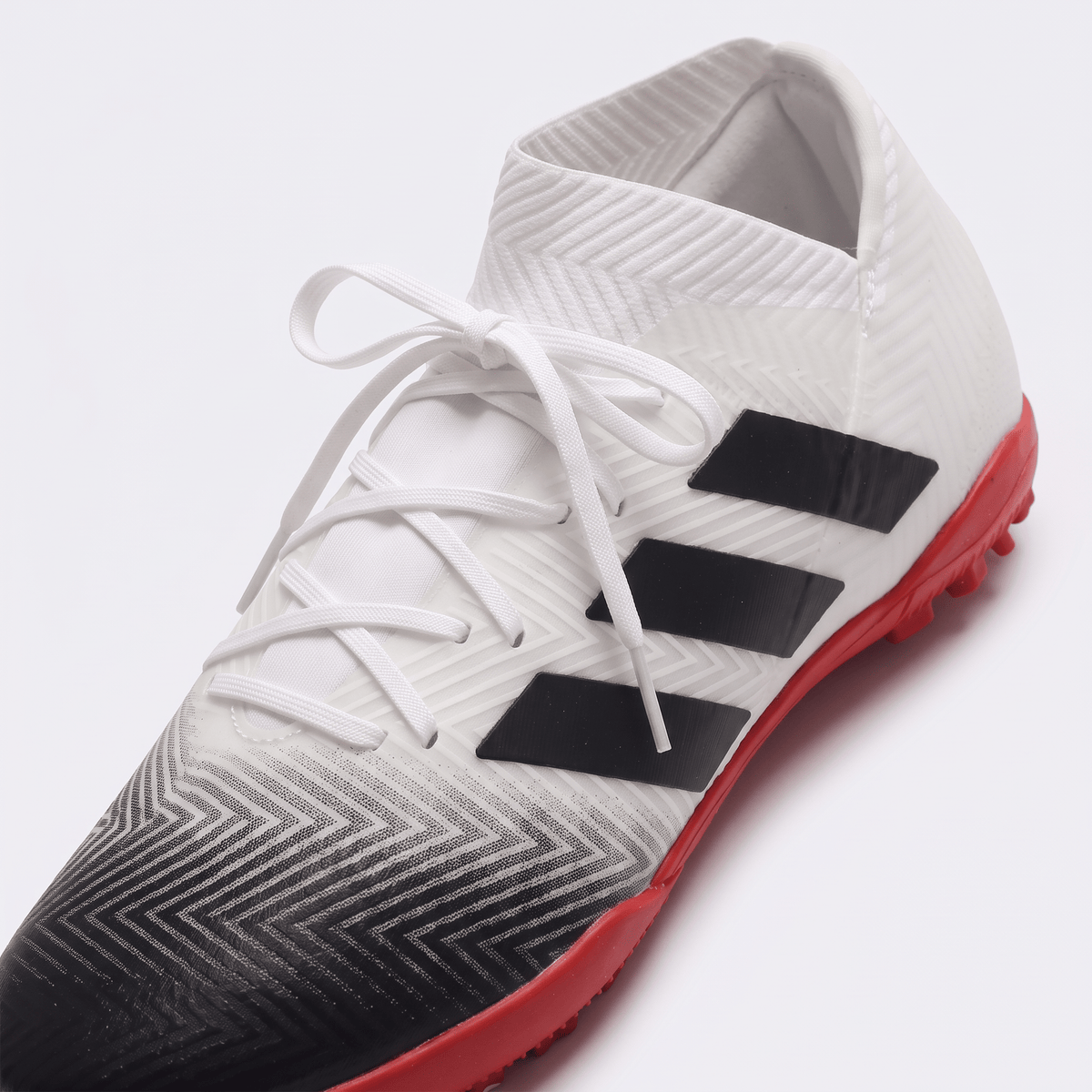 Nemeziz Tango 18.3 TF Cloud White / Core Black / Active Red