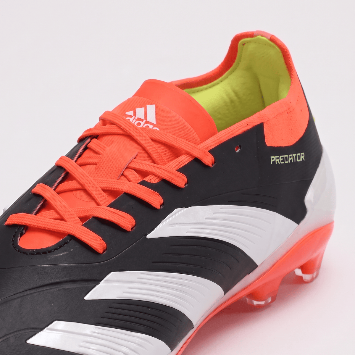 Predator 24 FG Core Black / White / Beam Orange