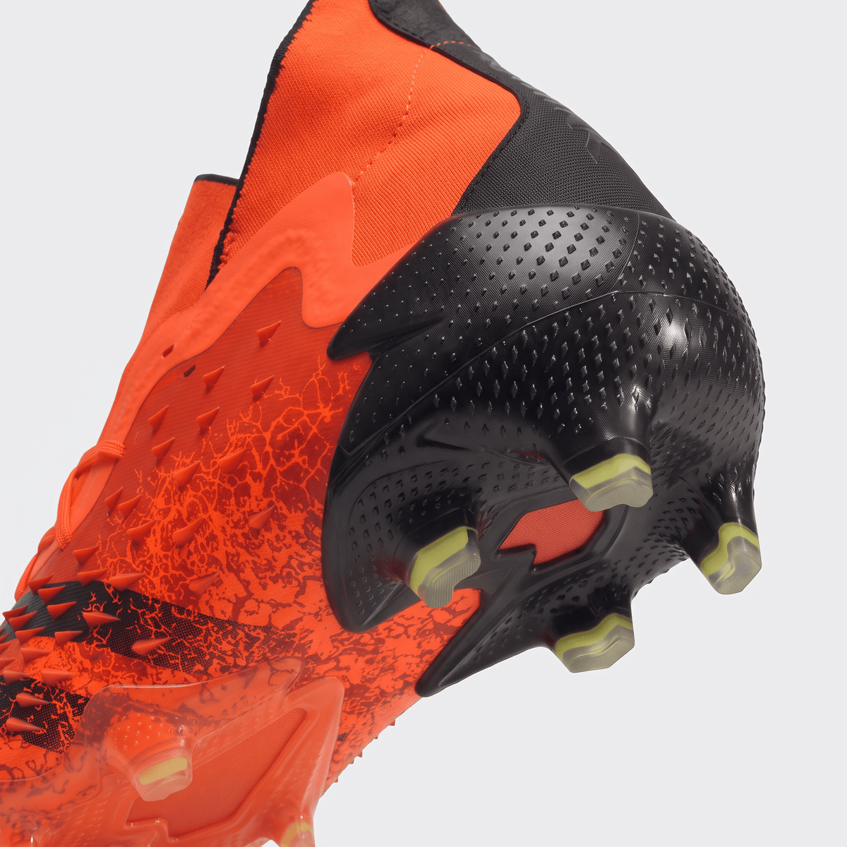 Predator Freak.1 FG Red / Core Black / Solar Red