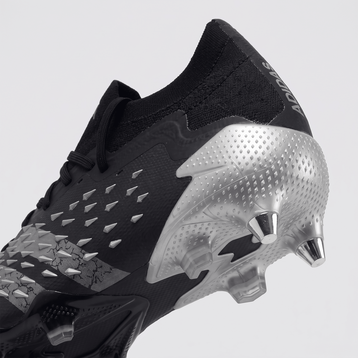 Predator Freak.1 Low FG Core Black / Carbon / Iron Metallic
