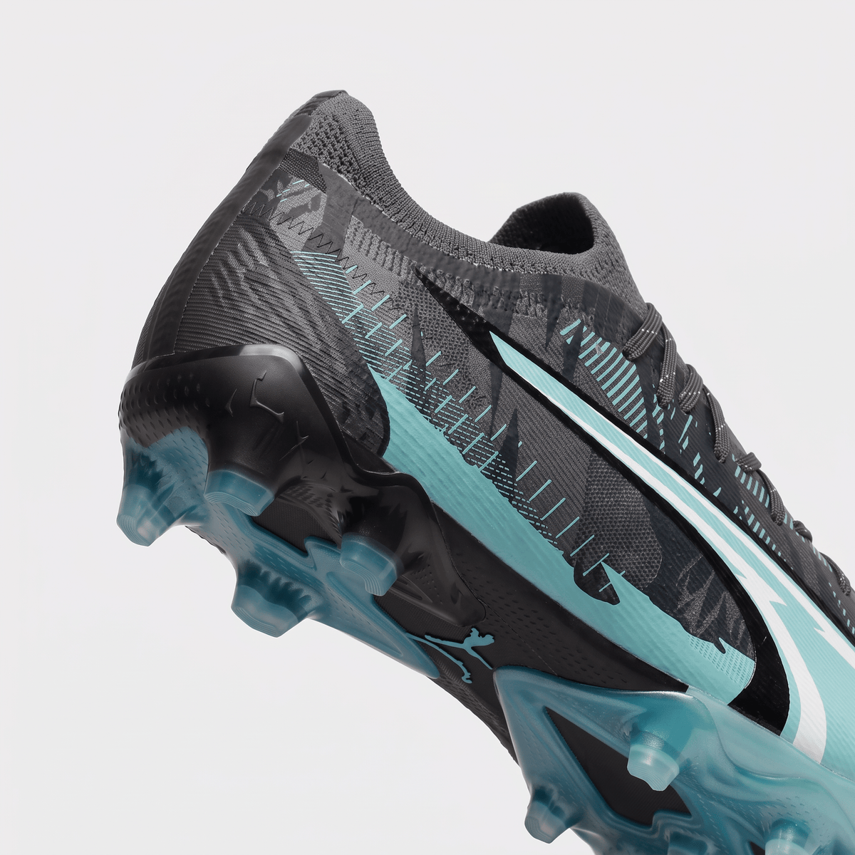 Ultra Ultimate FG/AG Strong Gray / White / Elektro Aqua