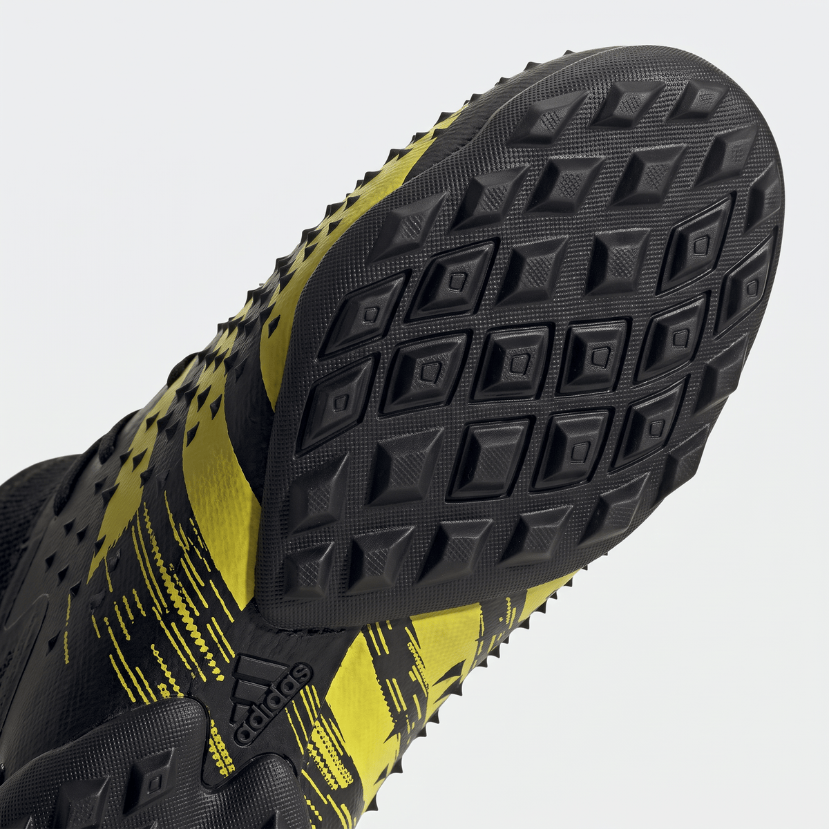 Predator Freak+ TF Core Black / Silver Metallic / Bright Yellow