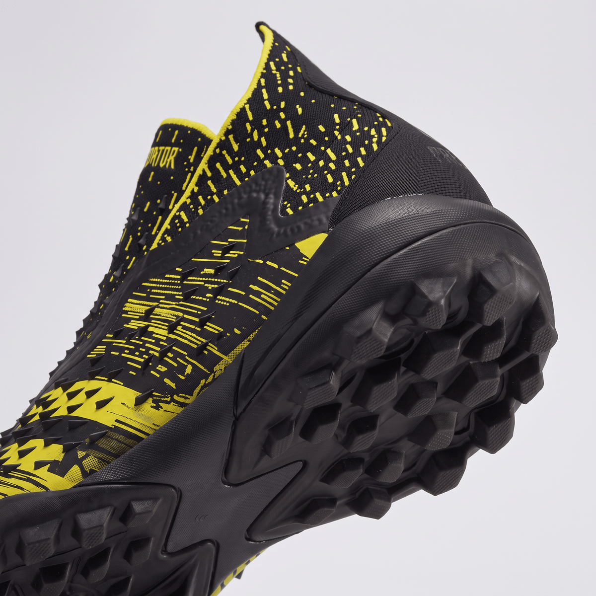 Predator Freak+ TF Core Black / Silver Metallic / Bright Yellow