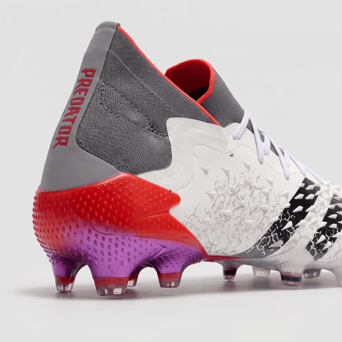 Predator Freak.1 FG Footwear White / Core Black / Gold Metallic