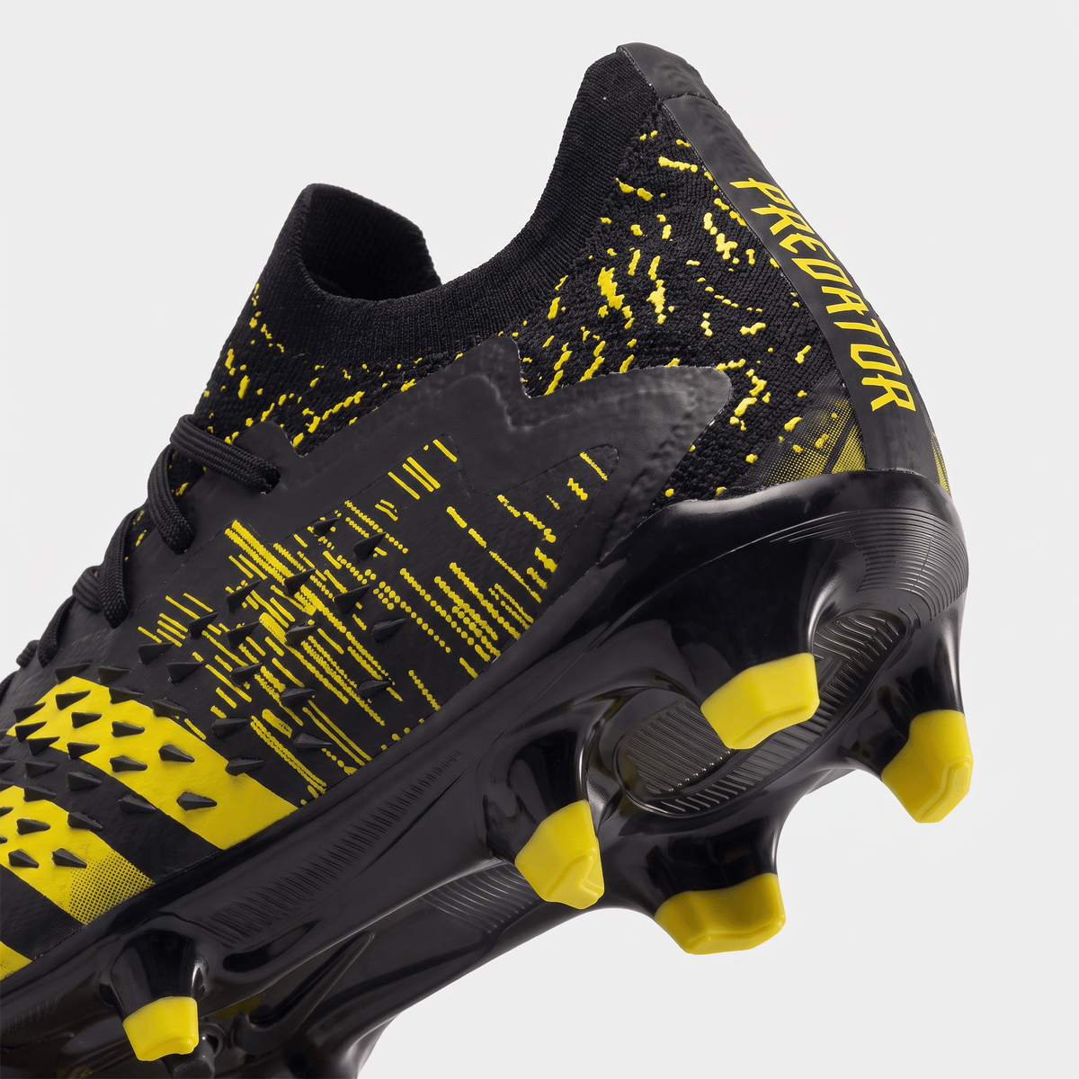 Predator Freak.1 Low FG Core Black / Team Solar Yellow