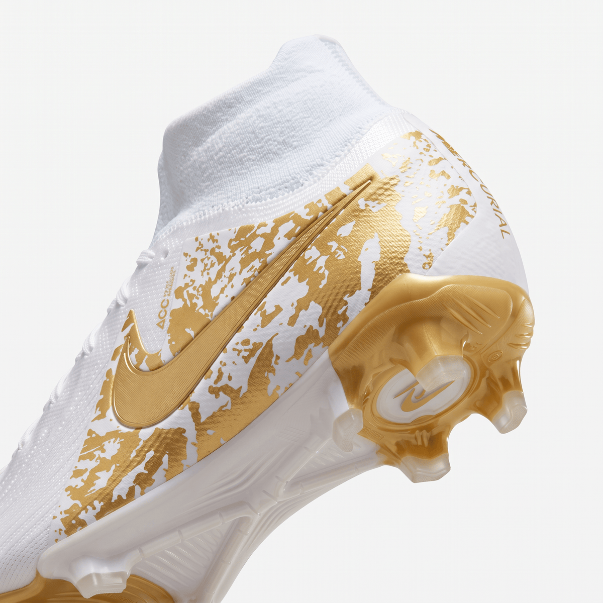 Phantom Luna 2 FG White / Black / Metallic Gold Coin