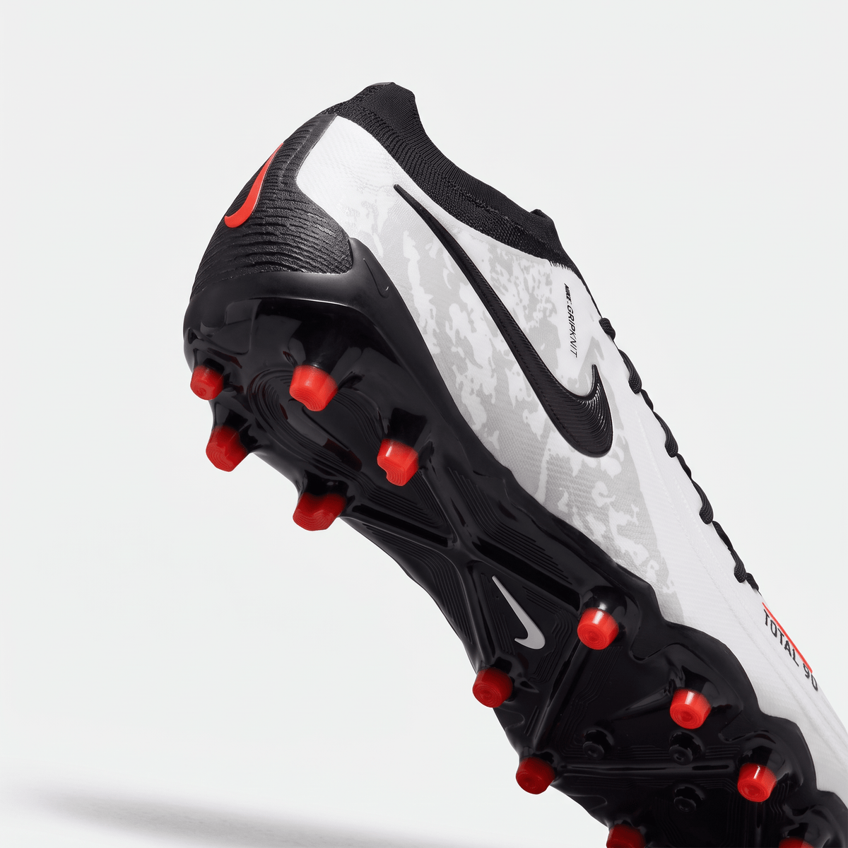 Phantom Venom FG Future White / Black / Chile Red