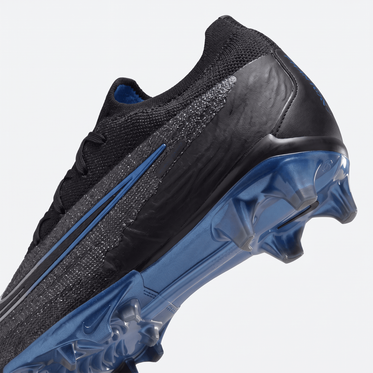 Phantom GX FG Black / Chrome / Hyper Royal