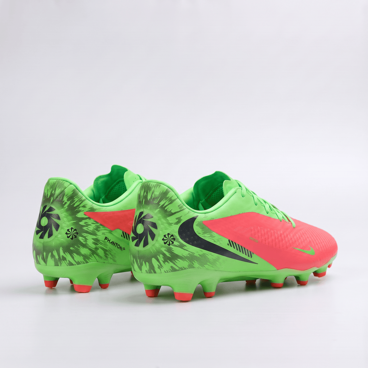 Phantom 6 Low Academy Green Strike / Hot Punch / Black