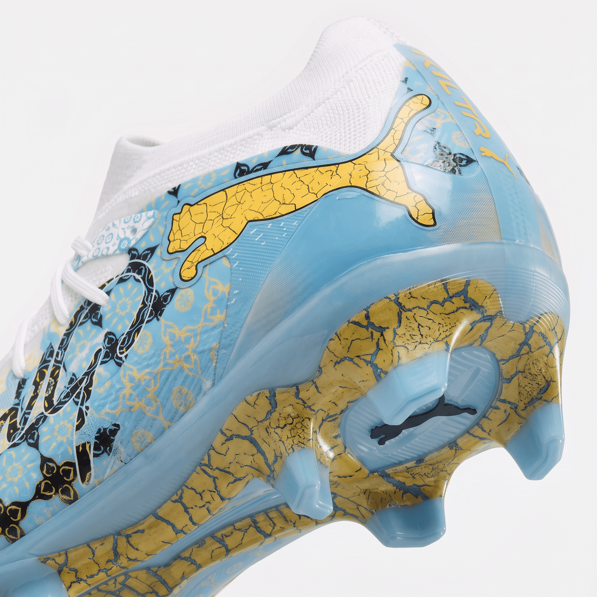Future 9 Ultimate White / Vibrant Blue / Sun Stream / Light Aqua
