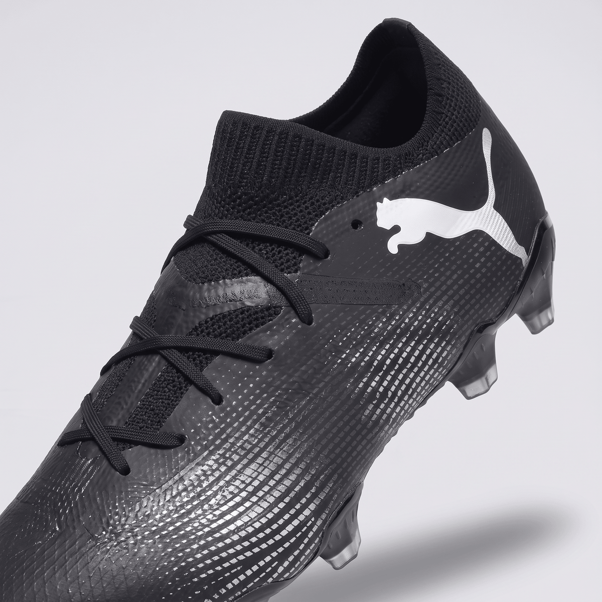 Future 7 Ultimate FG/AG Black / White