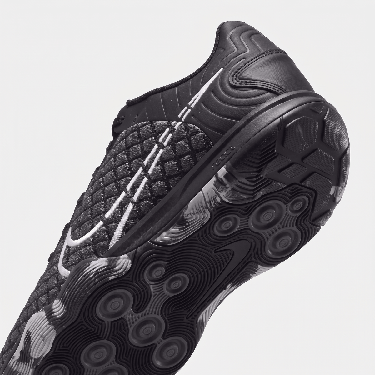 Gato Black / White / Dark Smoke Grey