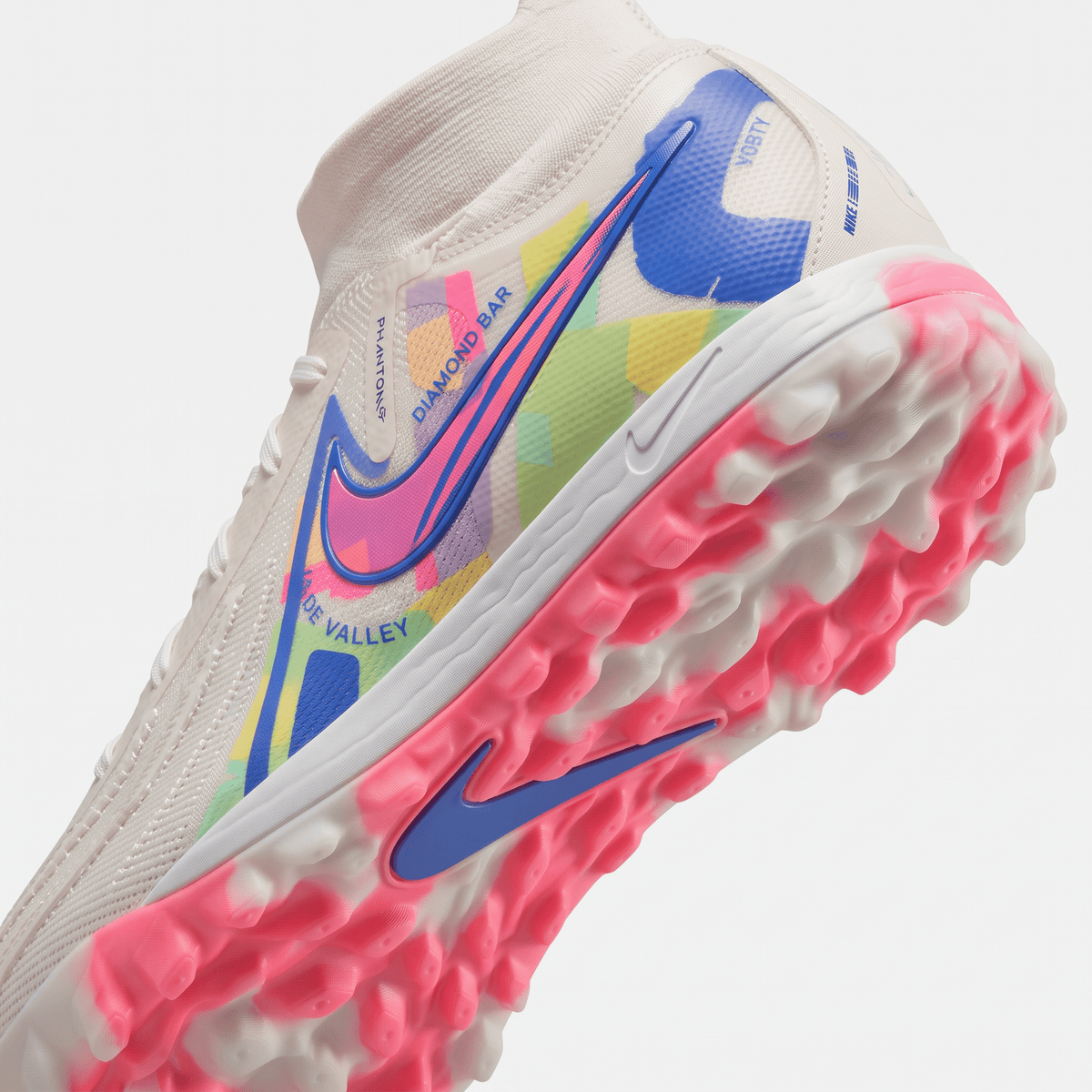 Phantom Luna 2 Academy TF White / Pink / Black