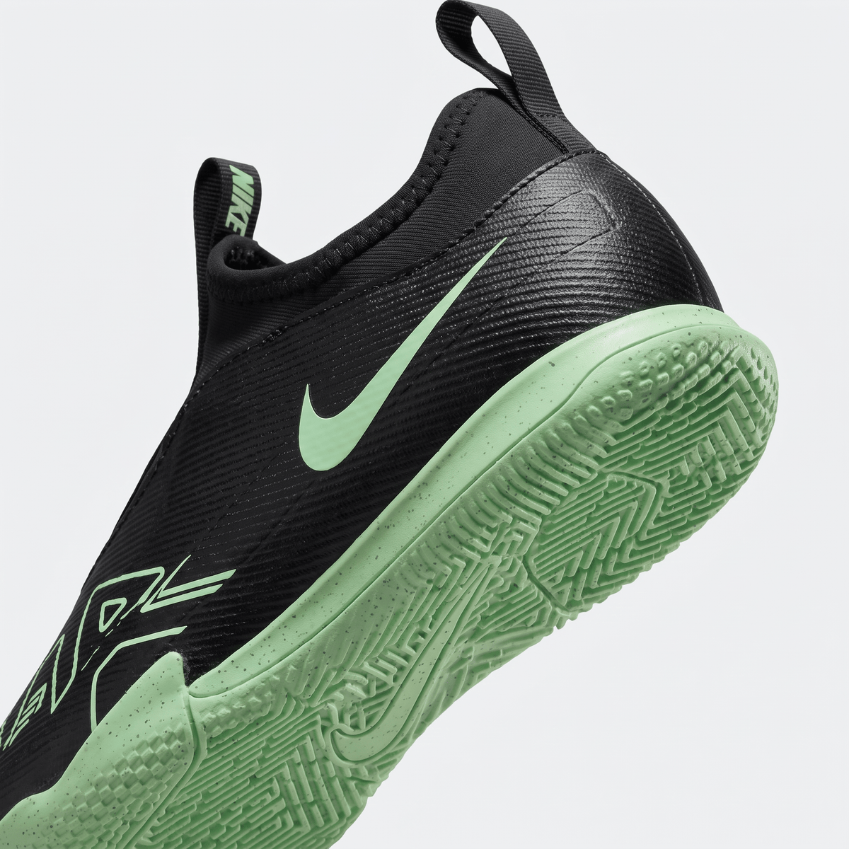 Mercurial Vapor 17 Club Laceless IC / Indoor Black / Illusion Green