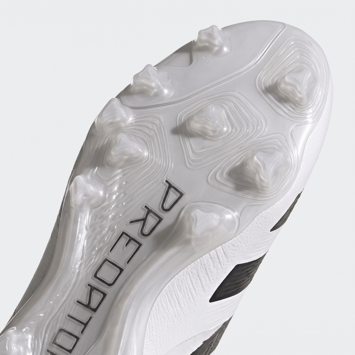Predator 24 FG Cloud White / Core Black / Red