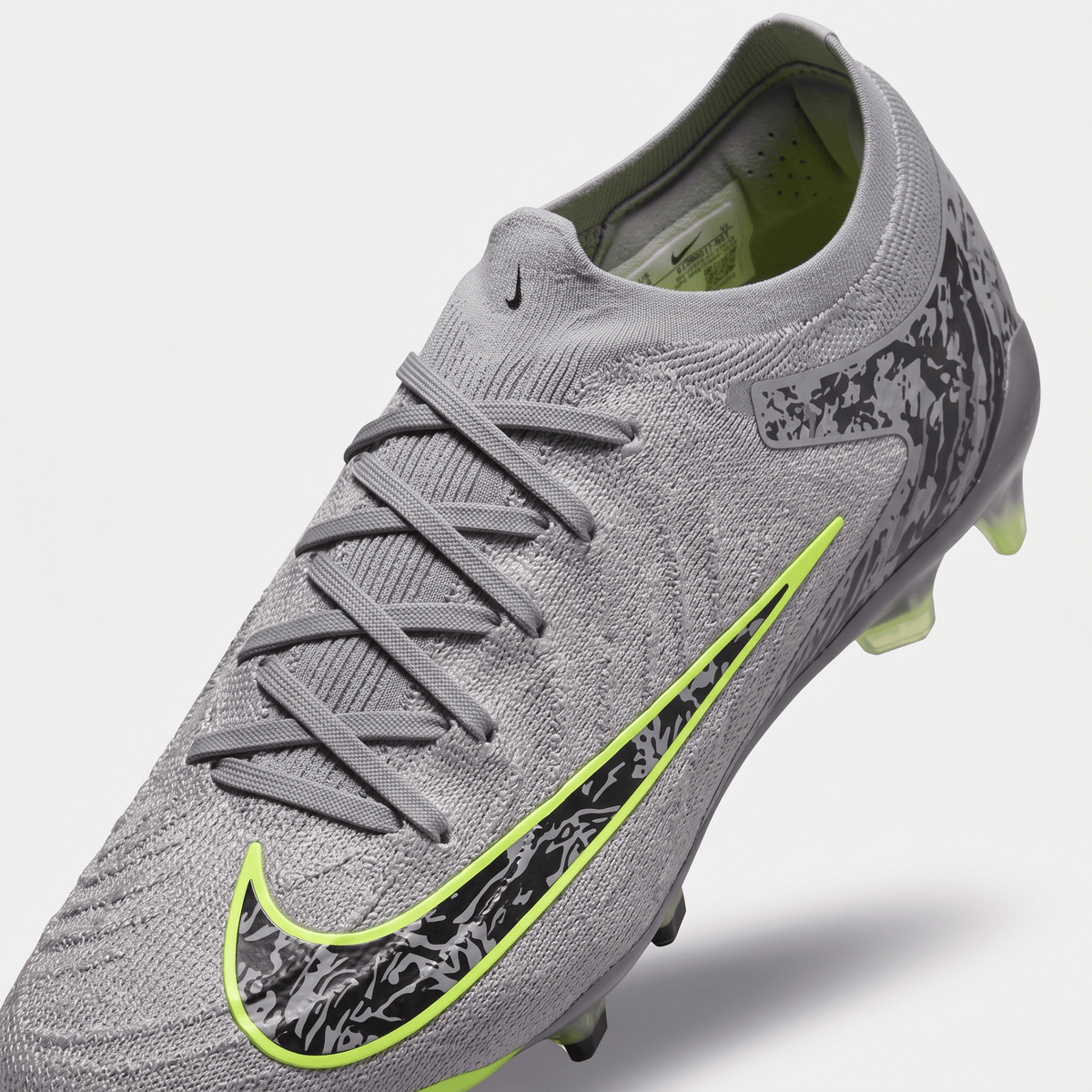 Phantom GX 2 FG Metallic Silver / Volt / Hyper Black