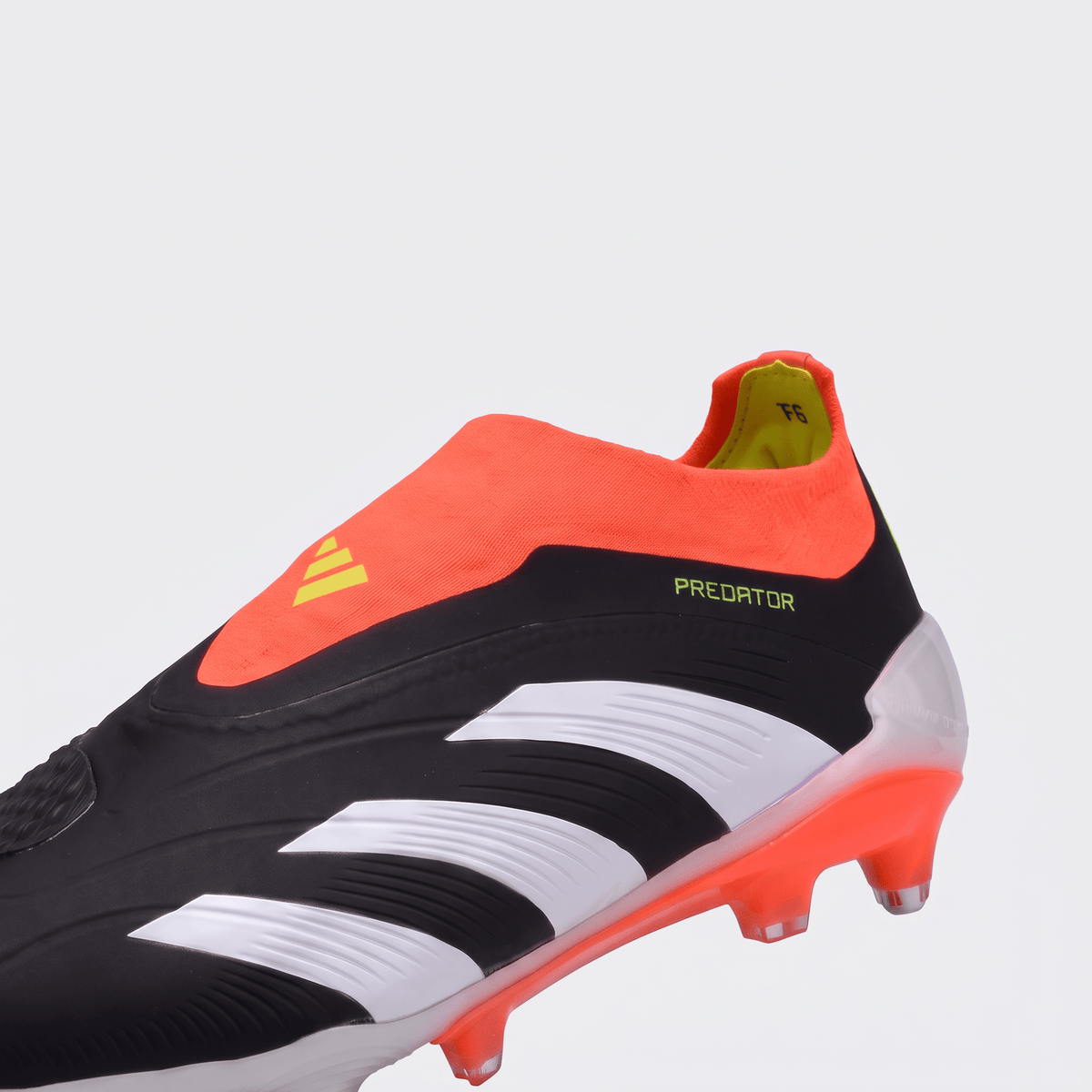 Predator 24 Laceless FG Core Black / Cloud White / Solar Red