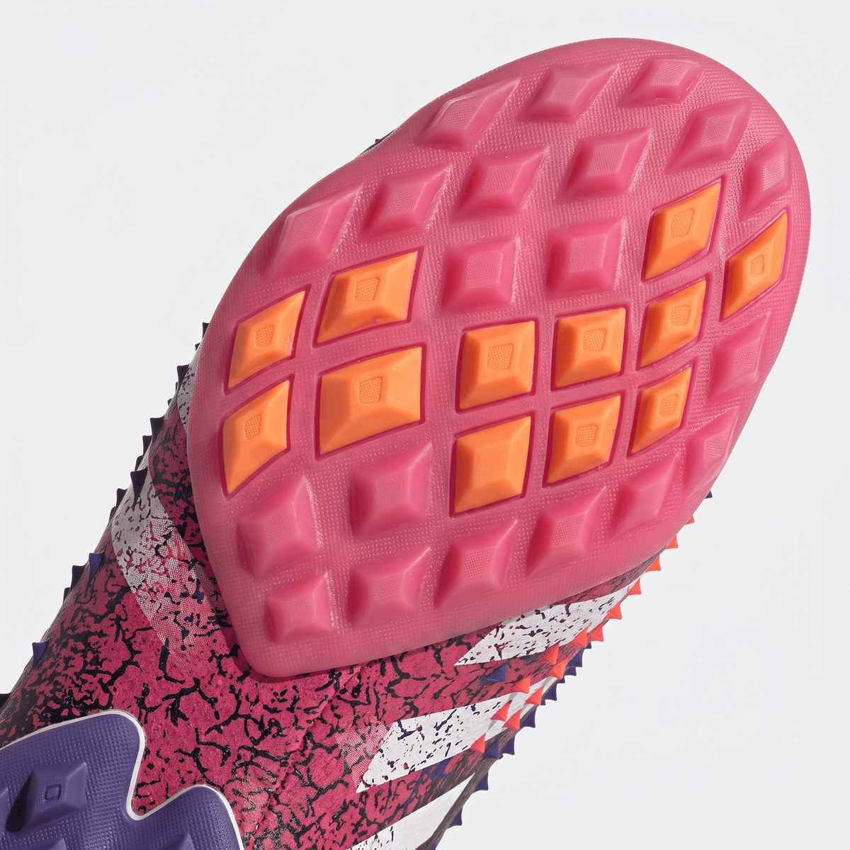 Predator Freak+ TF Core Black / Cloud White / Shock Pink / Screaming Orange