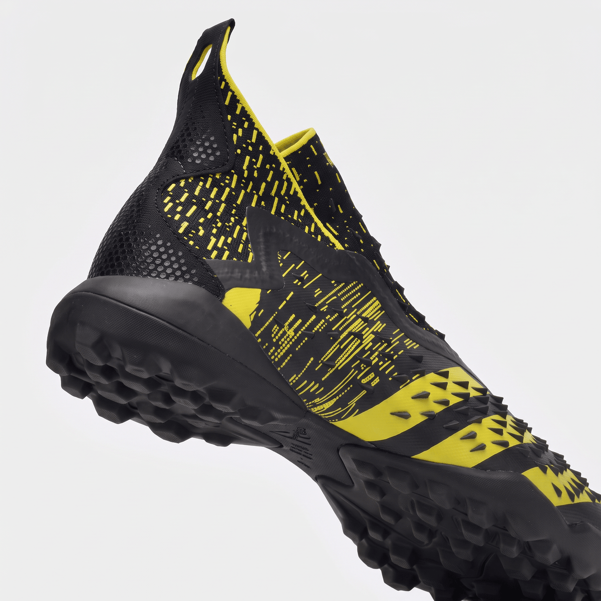 Predator Freak+ TF Core Black / Silver Metallic / Bright Yellow