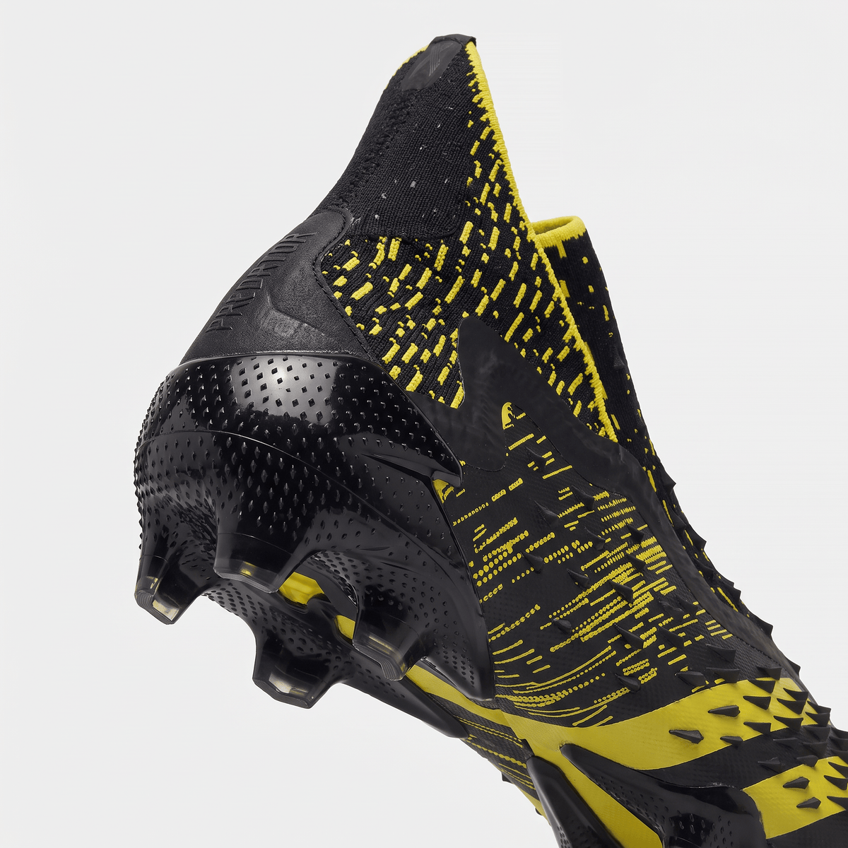 Predator Freak+ FG Core Black / Team Solar Yellow