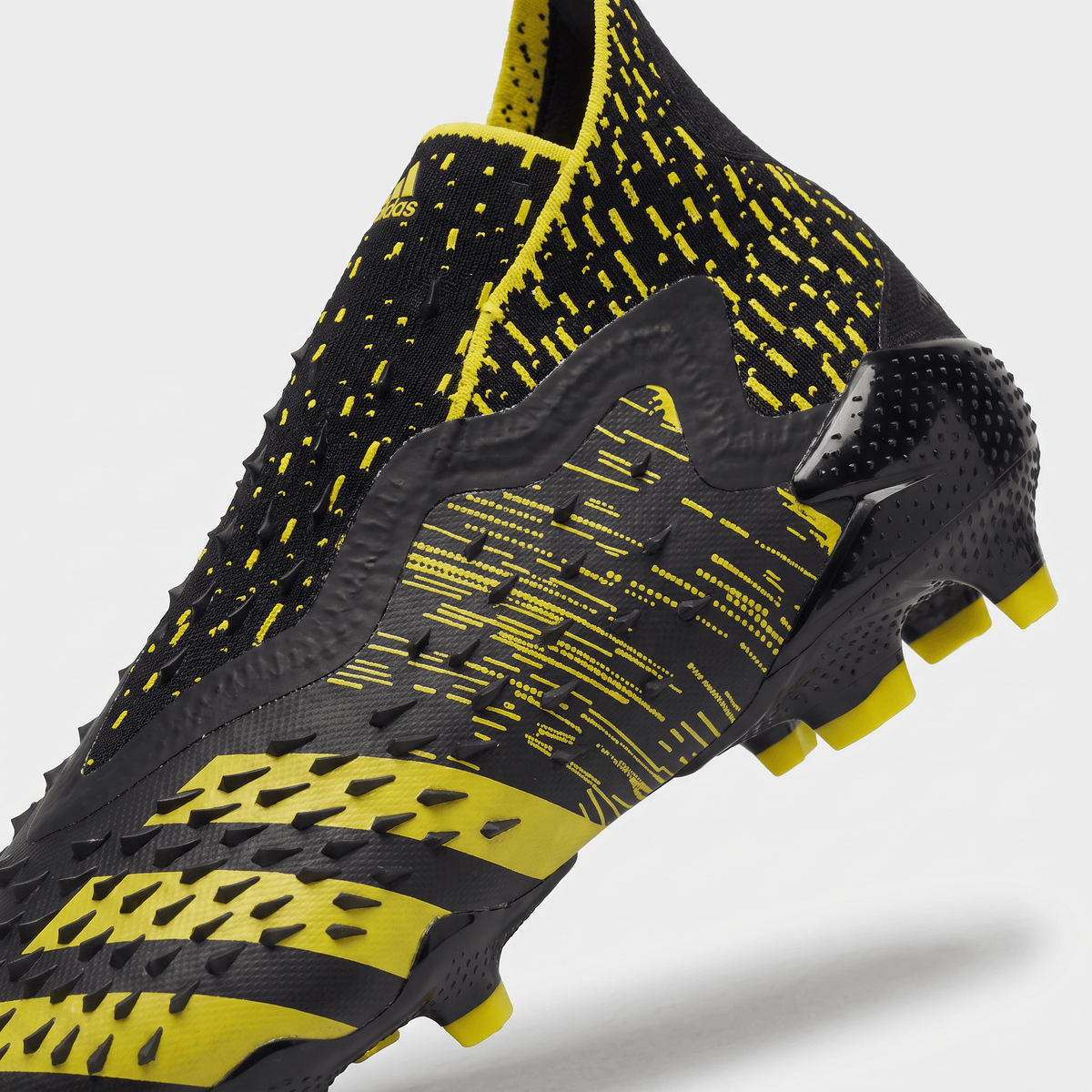 Predator Freak+ FG Core Black / Team Solar Yellow