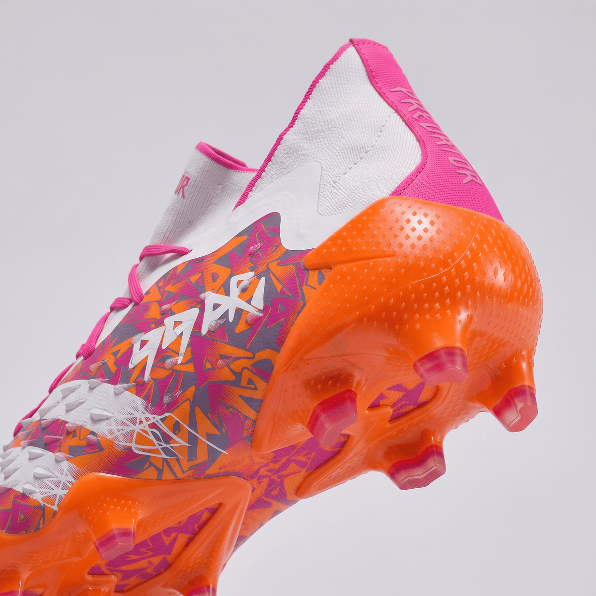 Predator Freak.1 FG Cloud White / Solar Orange / Shock Pink
