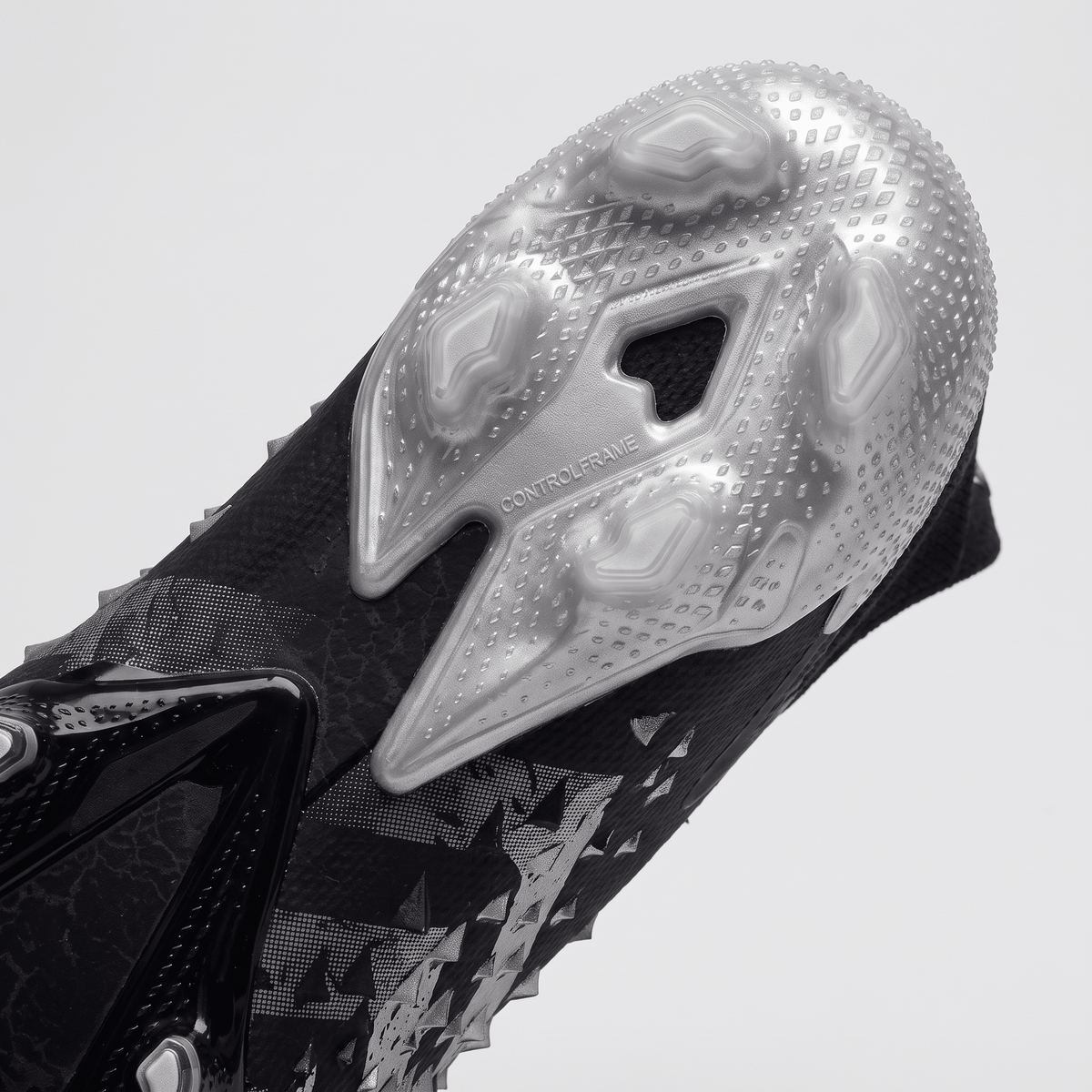 Predator Freak.1 Low FG Core Black / Carbon / Iron Metallic
