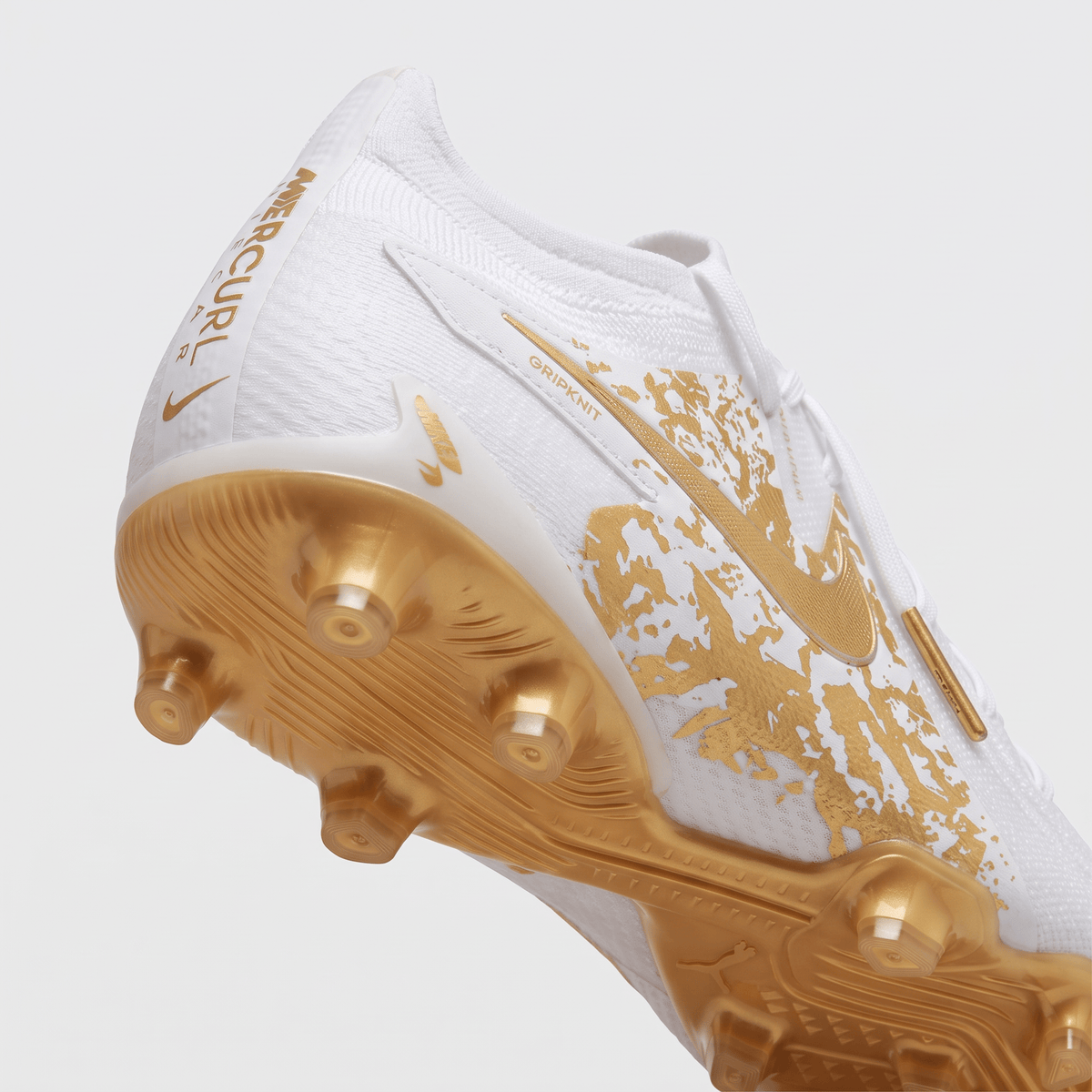 Phantom Luna 2 FG White / Black / Metallic Gold Coin
