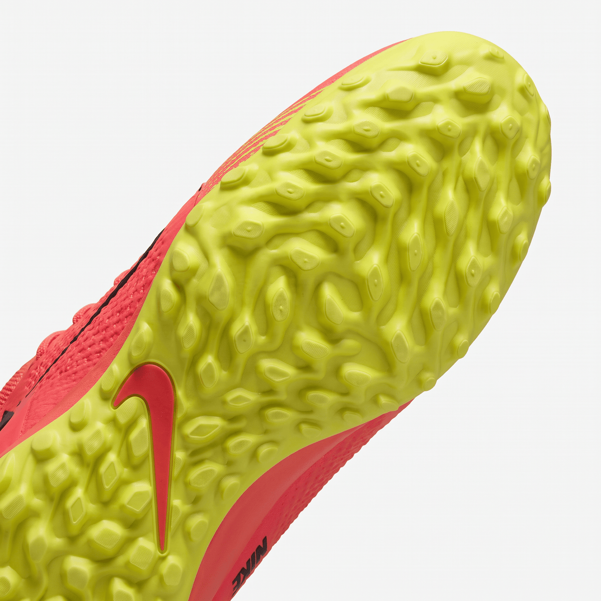Hypervenom Phelon TF Hyper Punch / Black / Volt