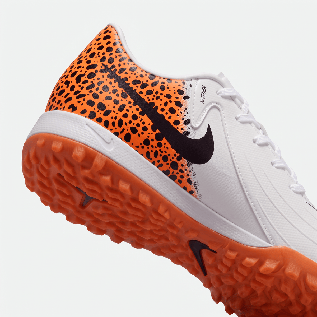 Phantom GX 2 Academy TF White / Orange / Black
