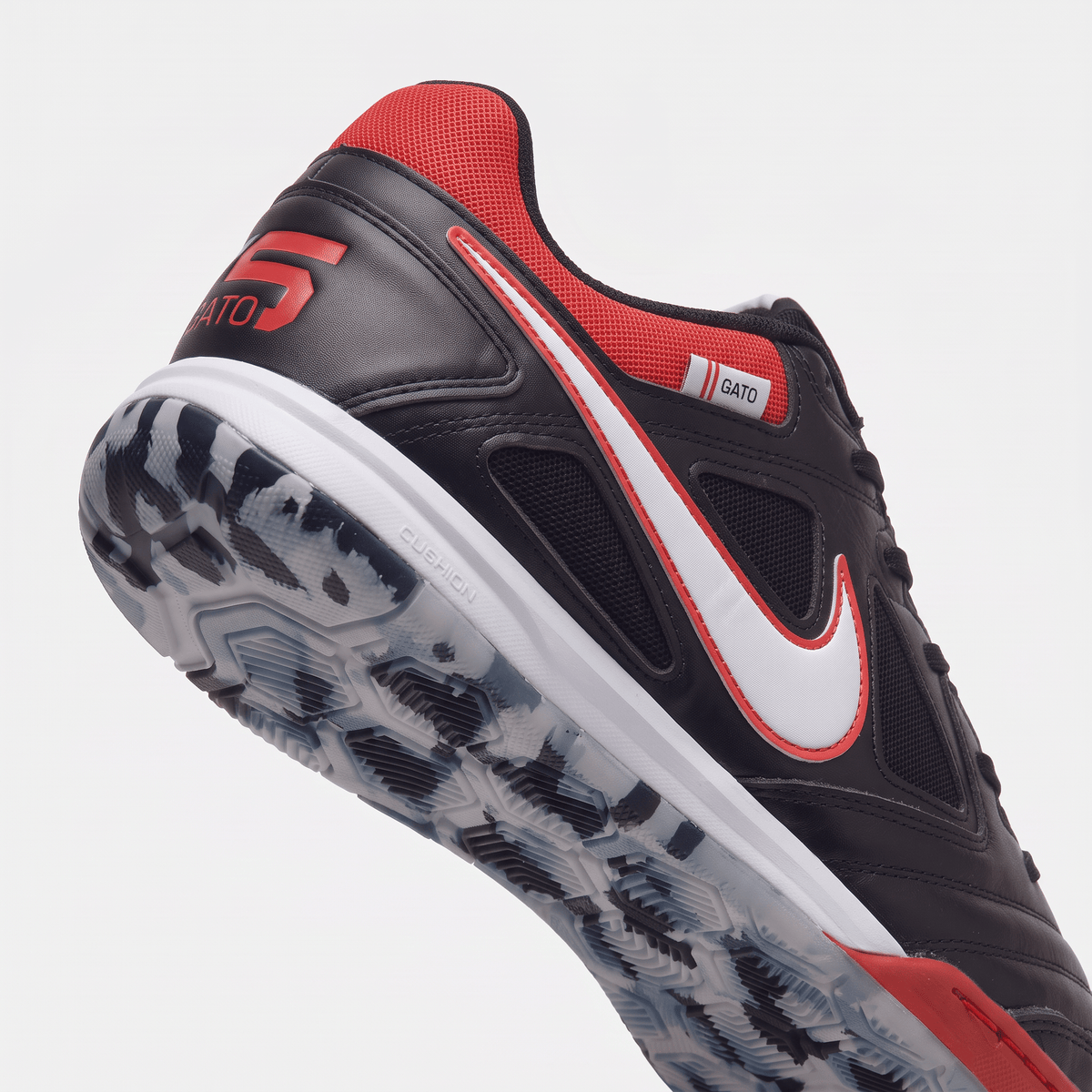 Supreme SB Gato Black / White / University Red