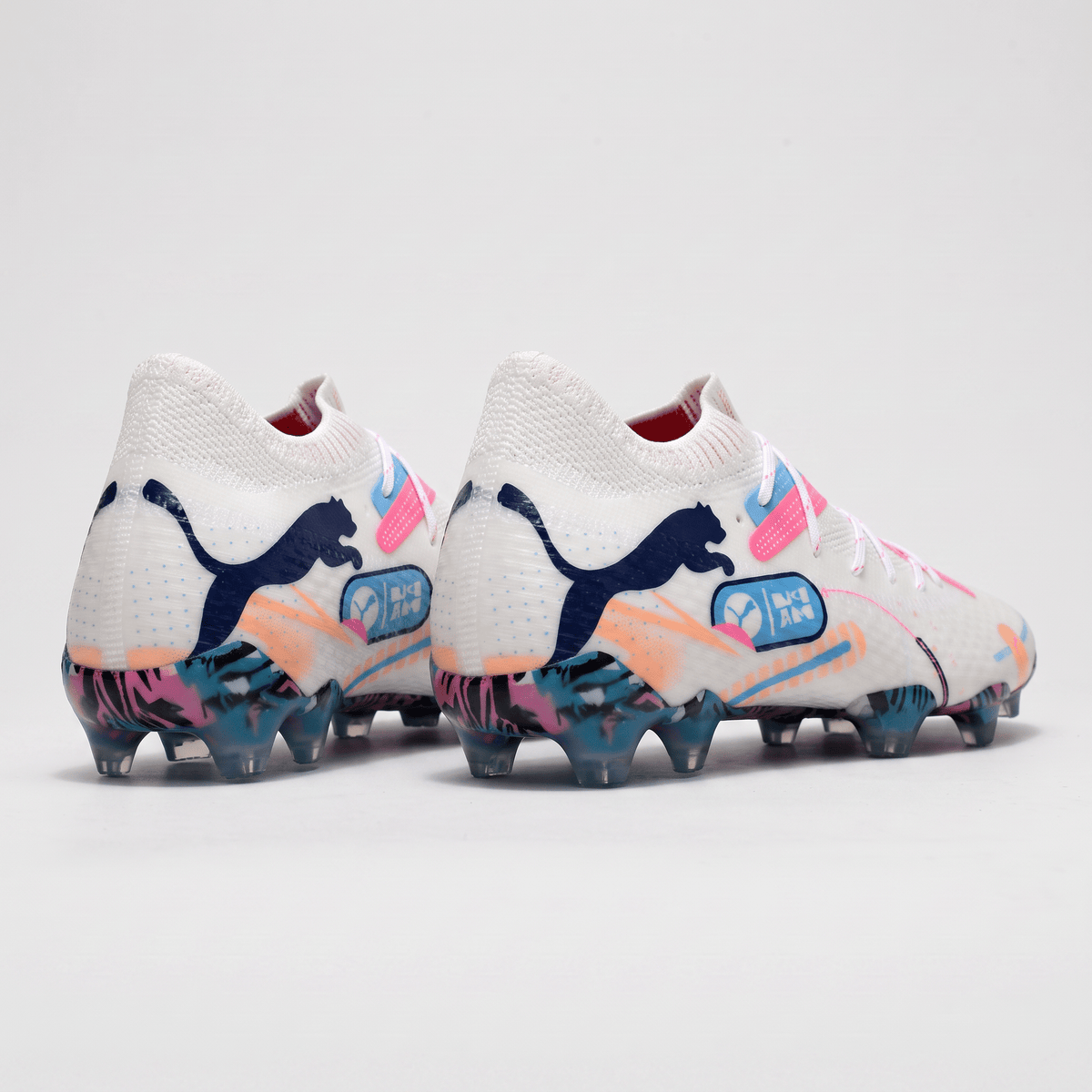 Future 7 Ultimate FG/AG White / Luminous Blue / Poison Pink / Bluemazing