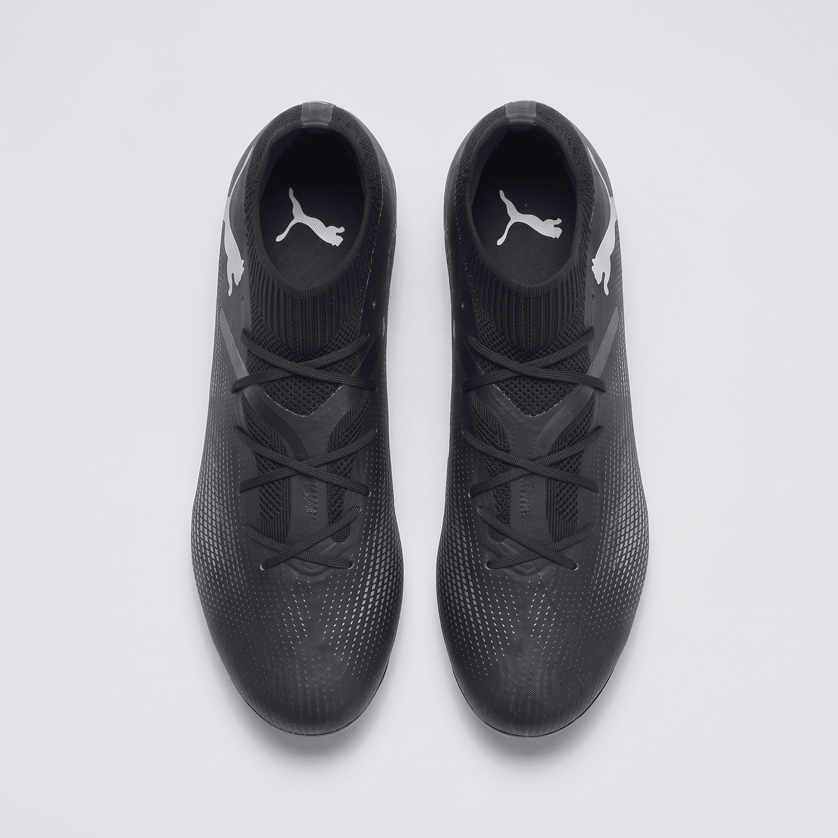 Future 7 Ultimate FG/AG Black / White