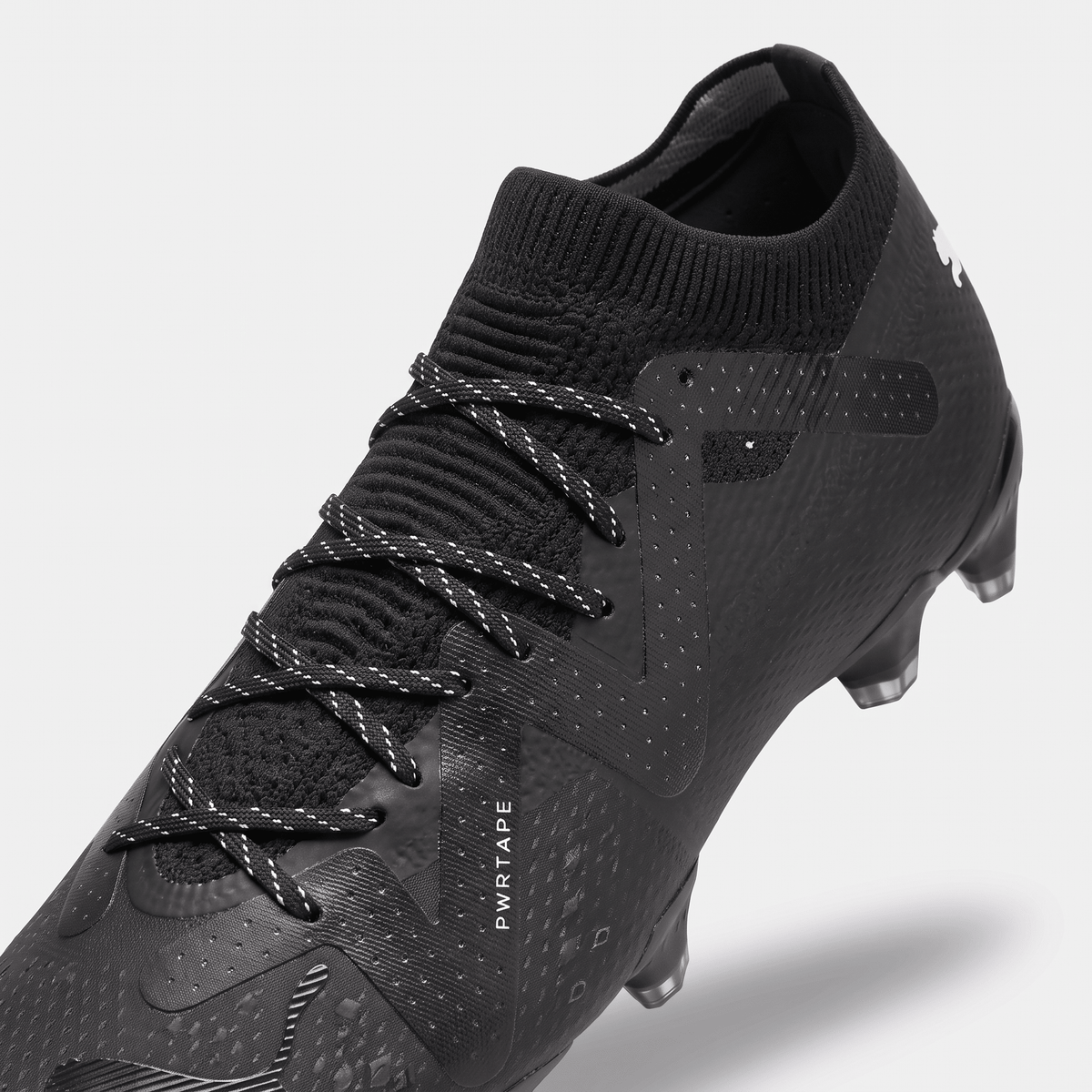 Future Ultimate FG/AG Black / White / Ravish Dark