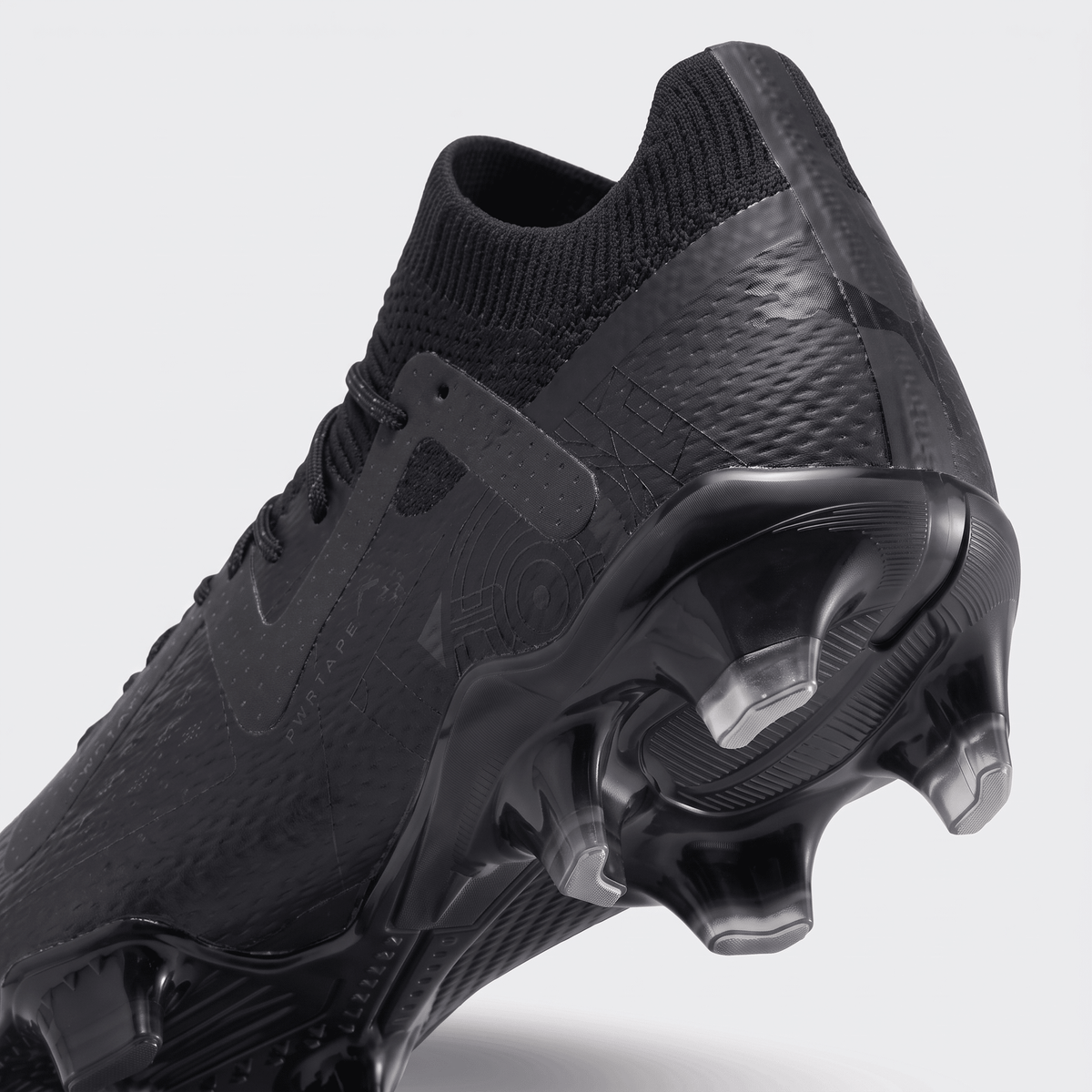 Future Ultimate FG/AG Black / White / Asphalt