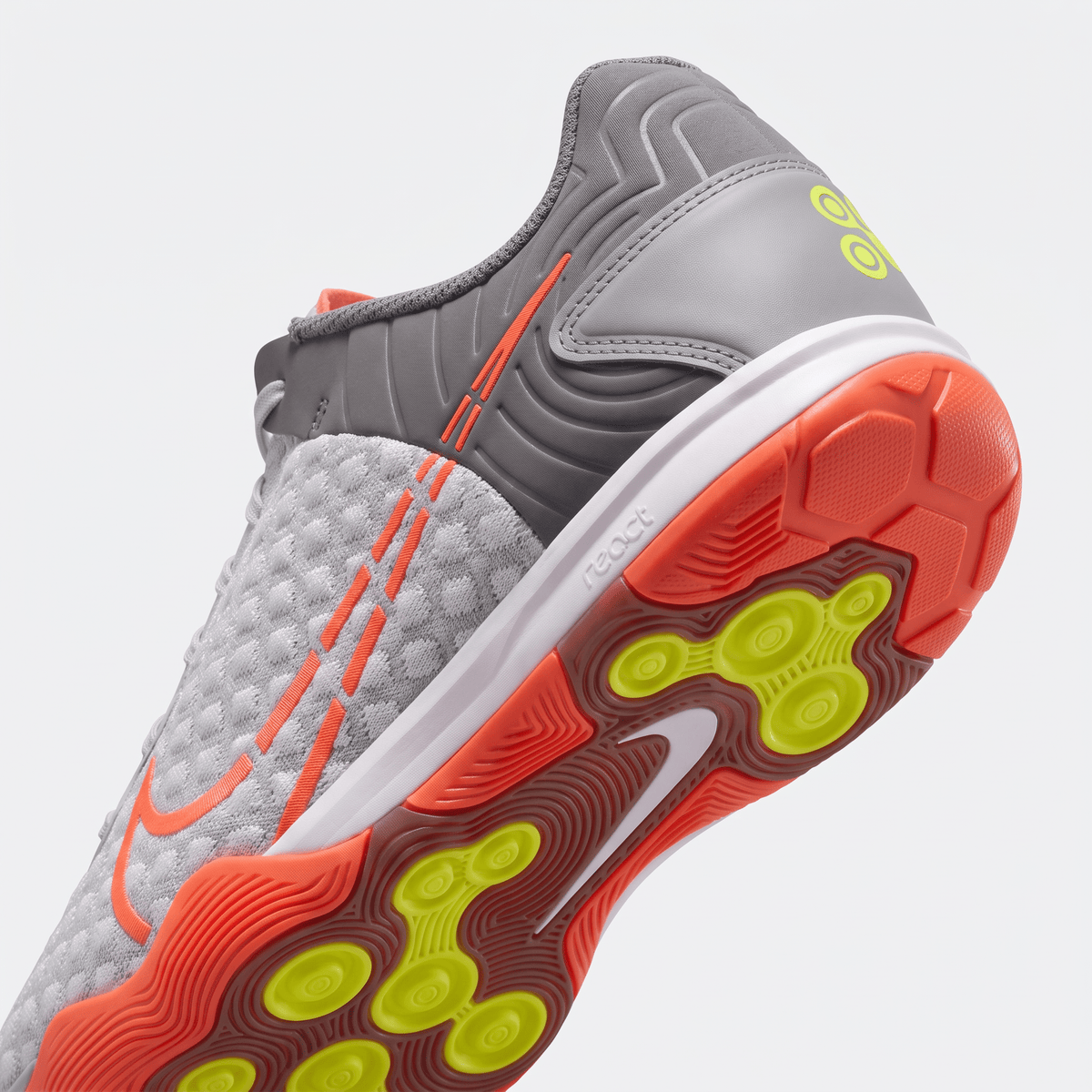 Gato Photon Dust / Platinum Tint / Dark Smoke Grey / Bright Crimson / Volt