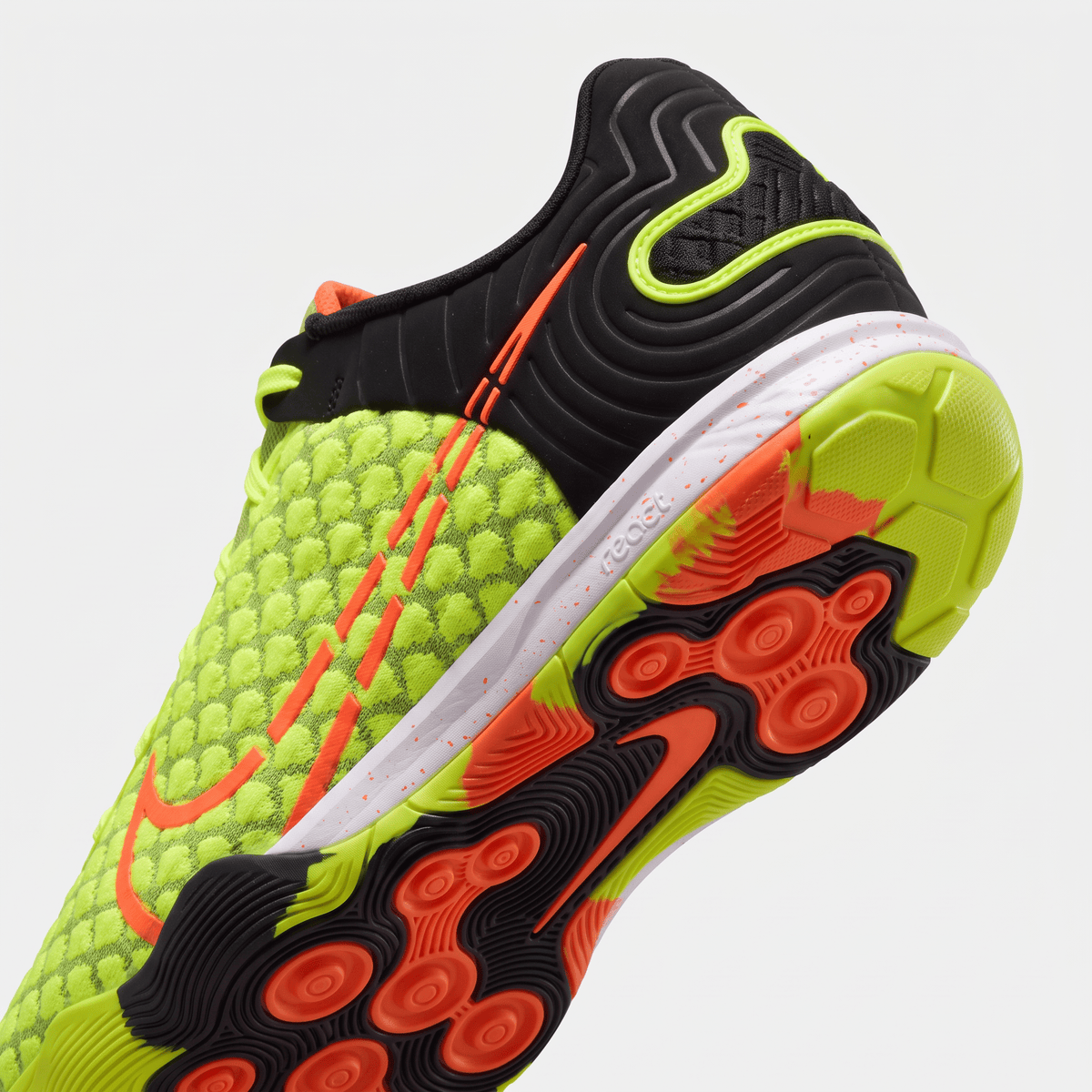 Gato Volt / Black / Bright Crimson