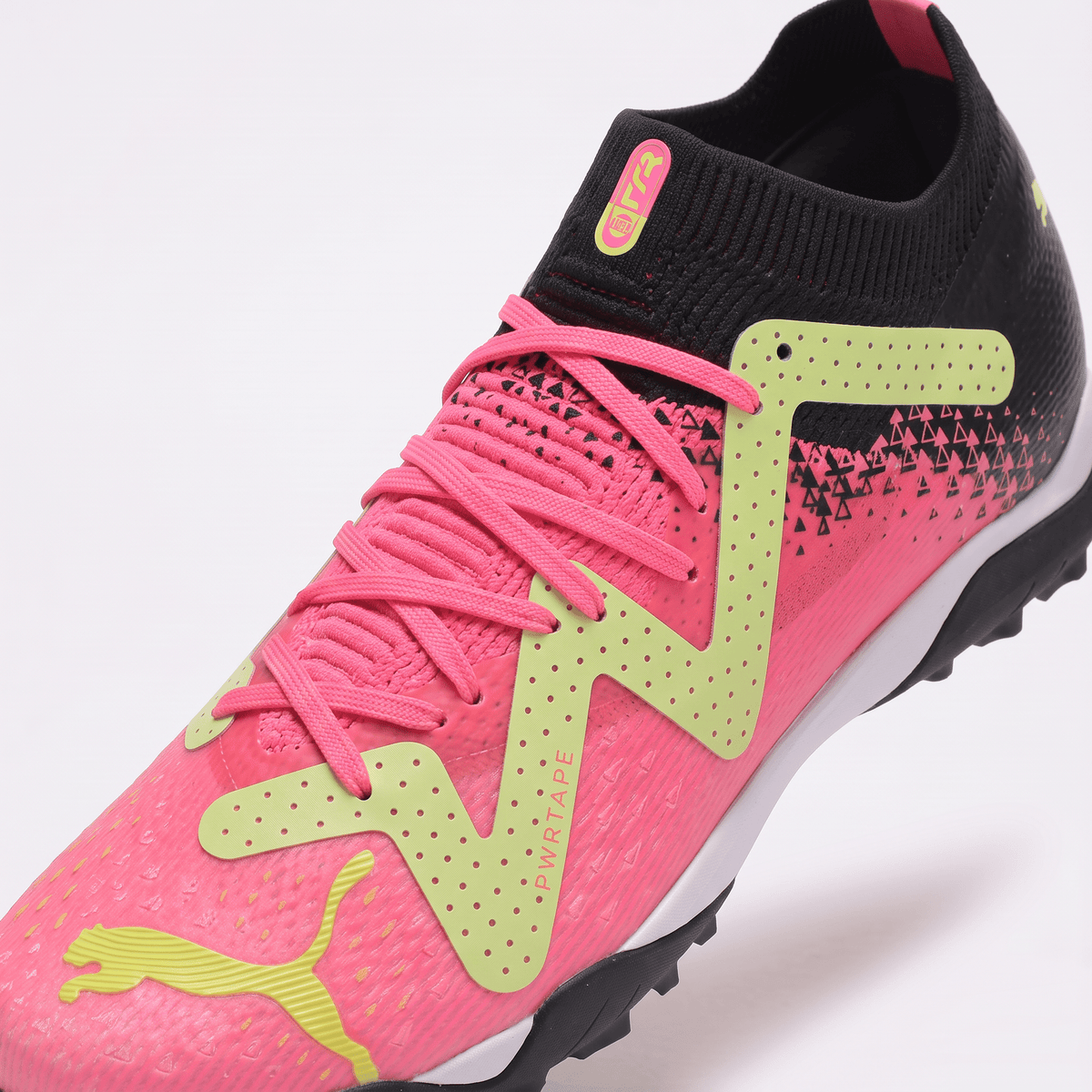 Future Ultimate Cage Turf White / Black / Fire Orchid