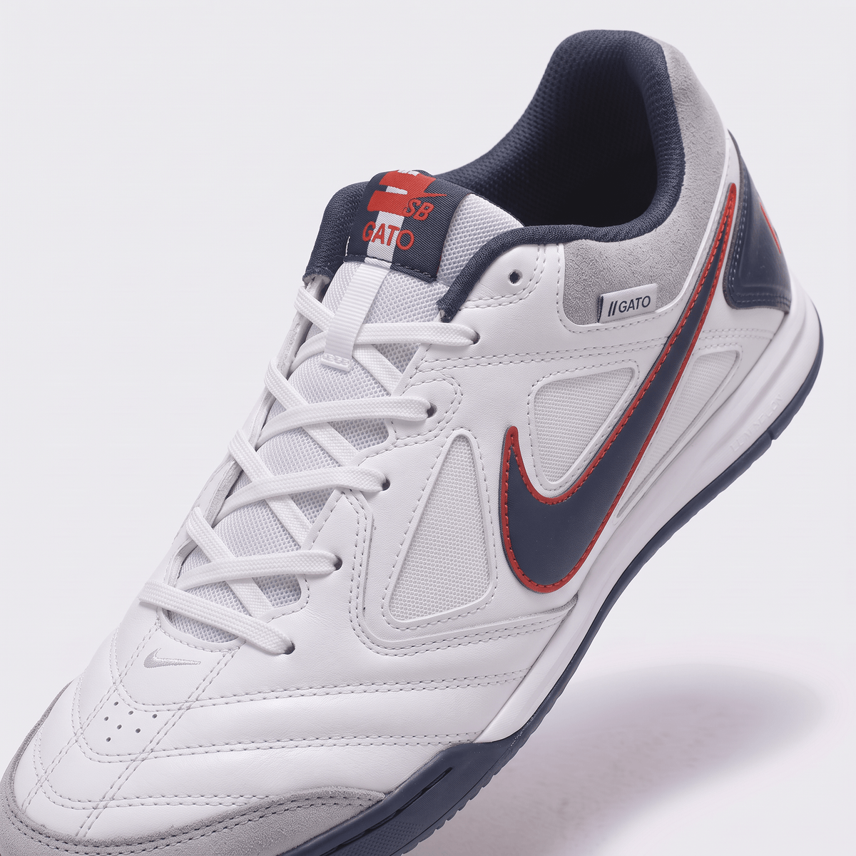 Streetgato White / Obsidian / Sport Red / Light Smoke Grey