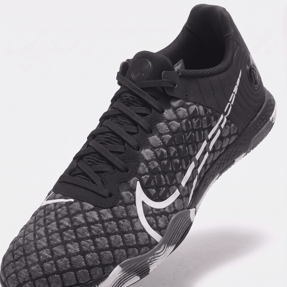 Gato Black / White / Dark Smoke Grey