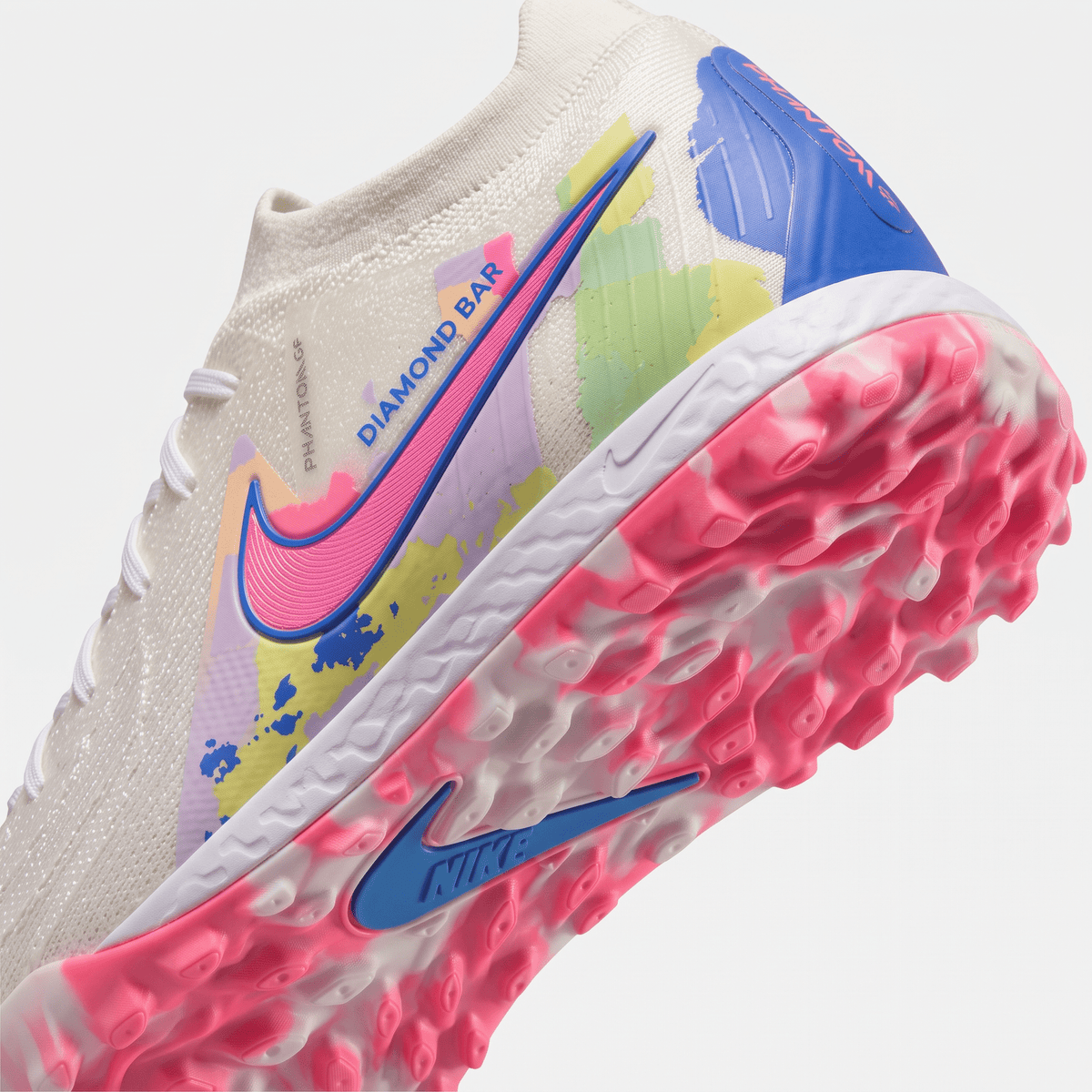 Phantom GX 2 Academy TF White / Fierce Pink / Black