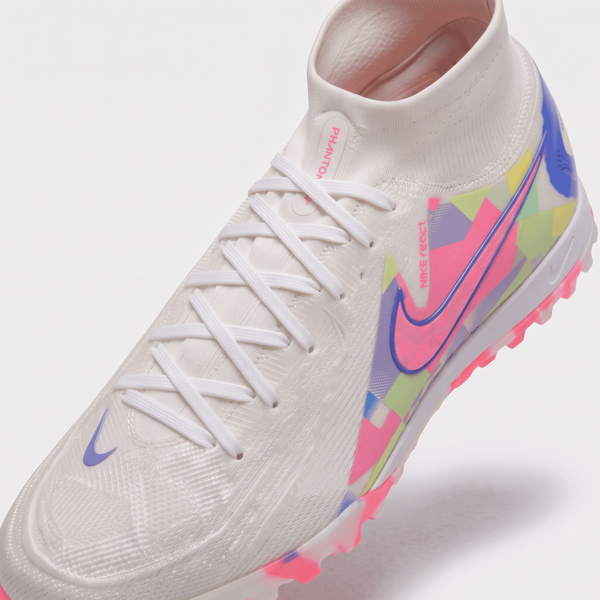 Phantom Luna 2 Academy TF White / Pink / Black