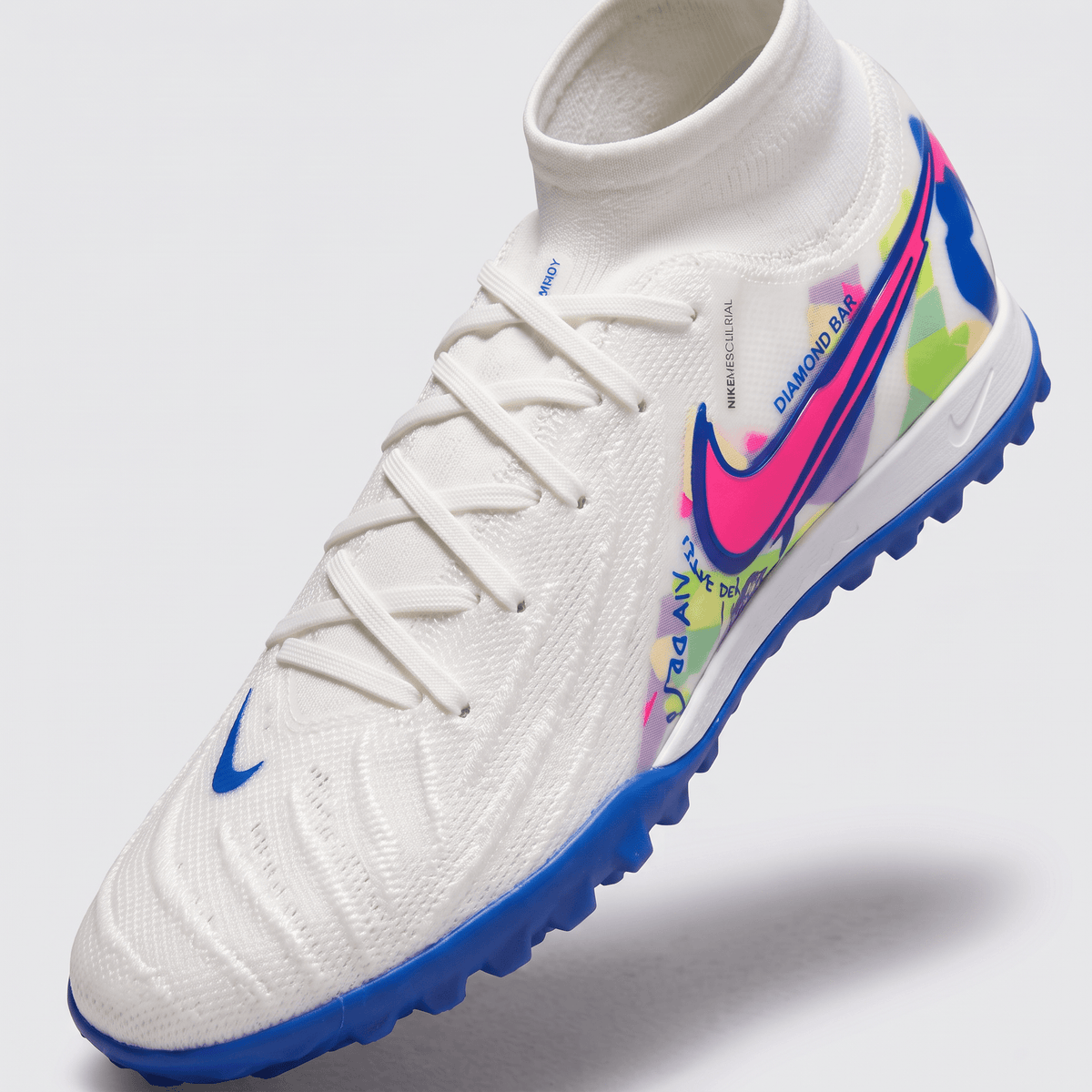 Phantom Luna 2 Academy TF White / Fierce Pink / Black