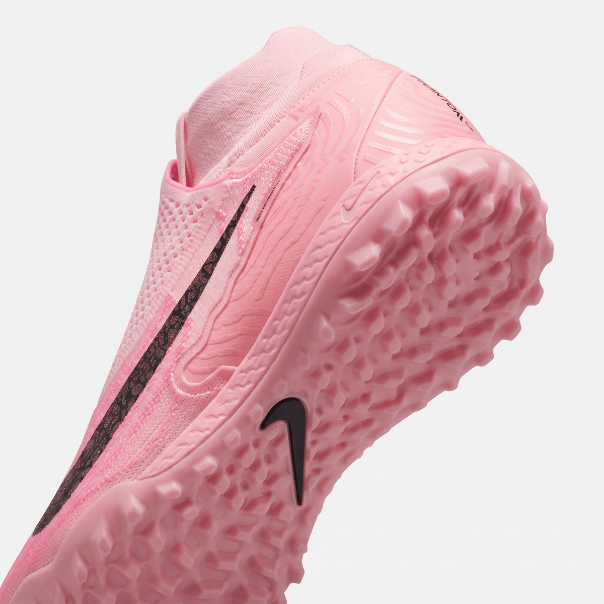 React Phantom GX Pro TF Hyper Pink / Black / White / Gridiron