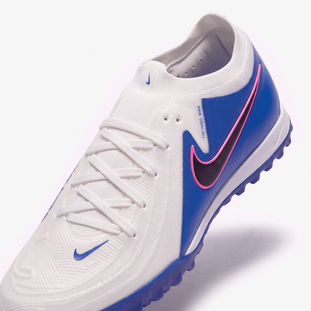 Phantom GX II Academy TF Blue Fury / White / Black / Pink Blast